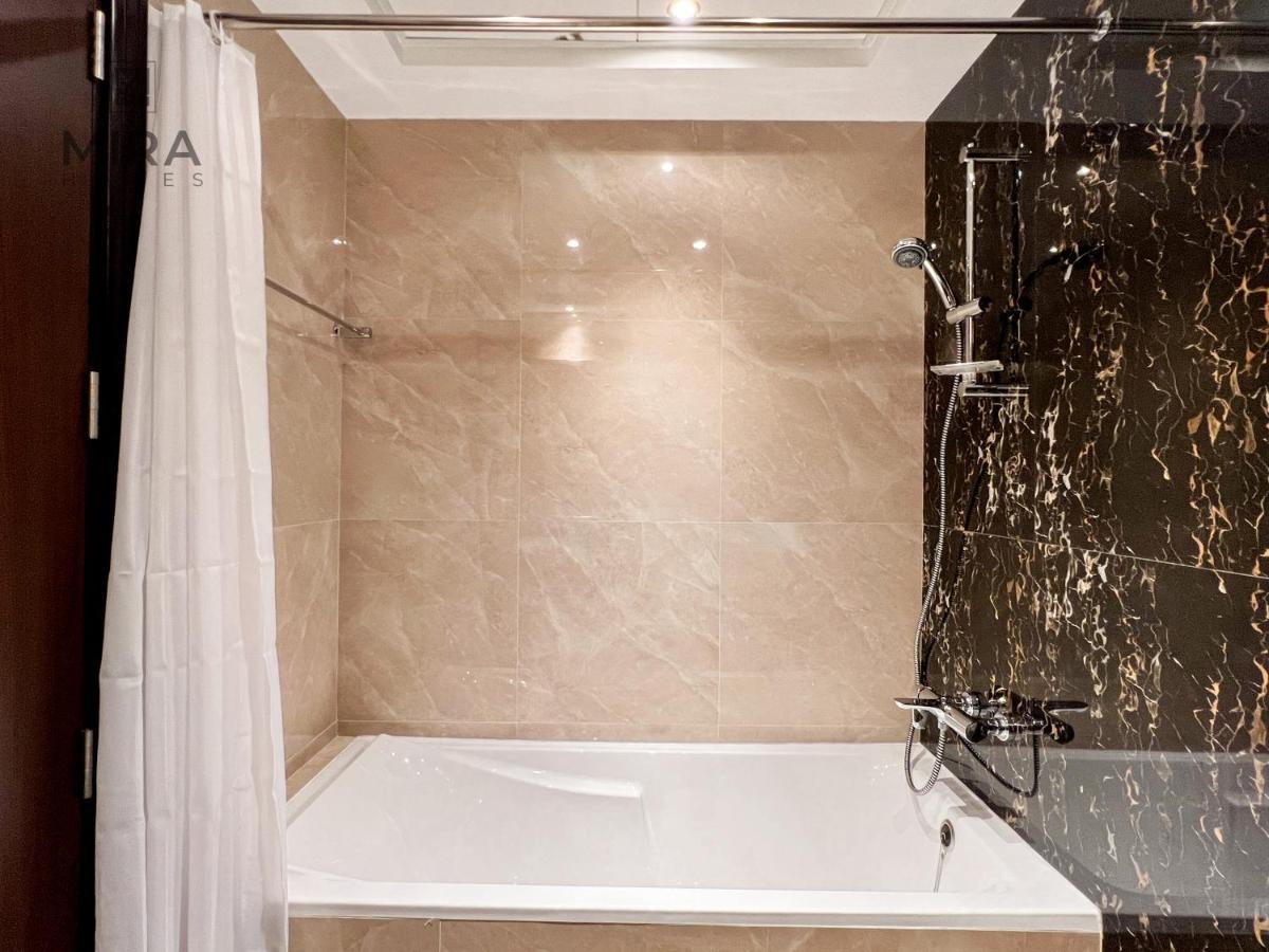 Apartment Mira Holiday Homes - Lovely Studio With Burj Khalifa View